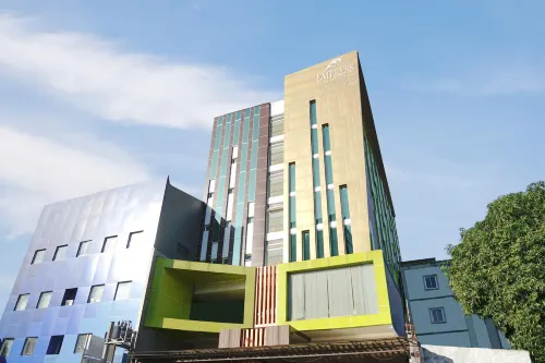 Empress Hotel Makassar City Center by Life Eksterior Photos