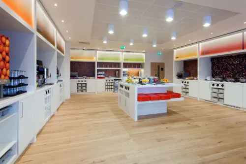 Hampton by Hilton London Gatwick Airport Dining Photos