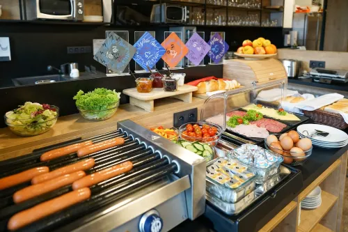 Chors Like a Hotel - Hostel Dining Photos