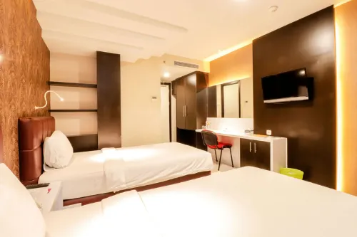 Empress Hotel Makassar City Center by Life Kamar Photos