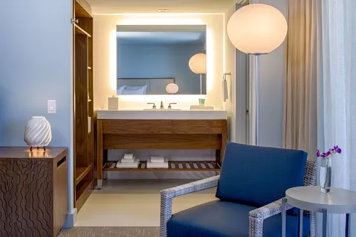 Hyatt Regency Waikiki Beach Resort & Spa Rooms Photos