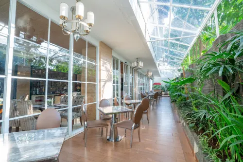 Belviu Hotel Bandung Restauration Photos