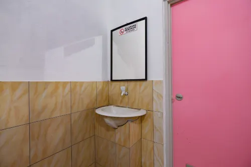 Sartika Hotel Mitra RedDoorz Pati Photos