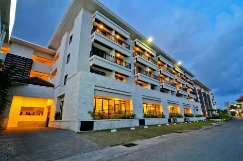 Grand Kuta Hotel and Residence Экстерьер Photos