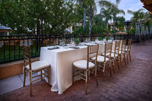 DoubleTree by Hilton Ontario Airport Restauration Photos