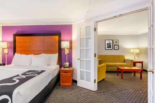La Quinta Inn & Suites by Wyndham Raleigh Durham Airport Rooms Photos
