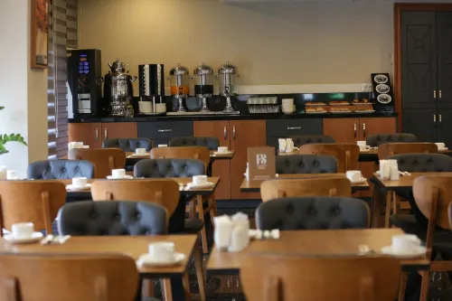 Four Seven Hotel Restauration Photos
