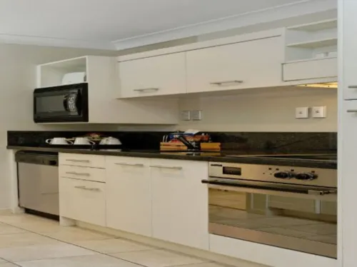 Parkside Hotel & Apartments Photos