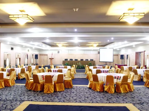 Grand Mahkota Hotel Restauration Photos