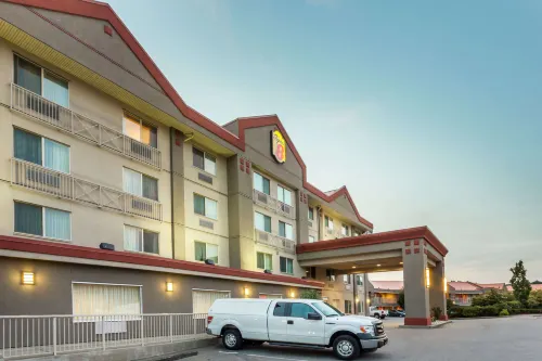 Super 8 by Wyndham Abbotsford BC Exterior Photos