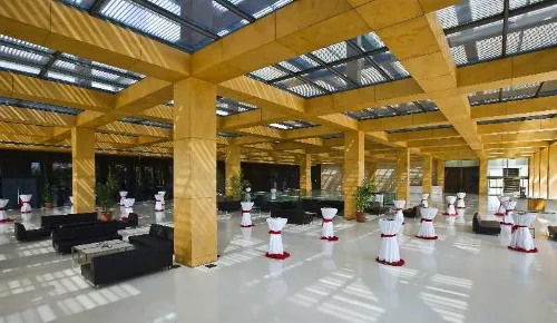 Nirvana Cosmopolitan Hotel - Convention & Sports Center Espaces publics Photos