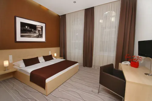 Promenade City Hotel Photos