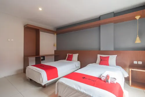 RedDoorz Plus @ Dago Pojok 3 Unggulan Photos
