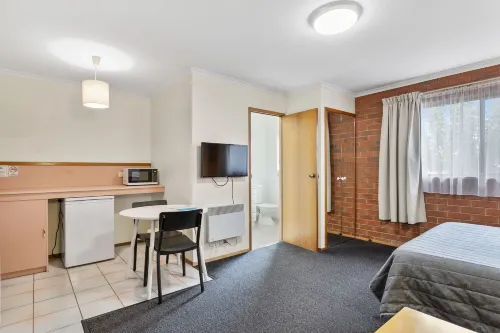 Martin Cash Motel Photos