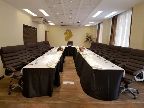 Luxus Grand Hotel Business Facilities Photos