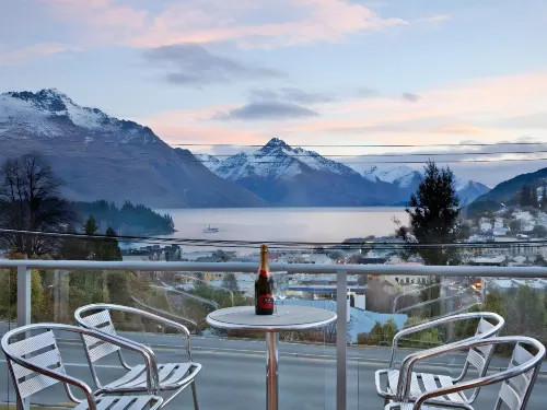Queenstown House Bed & Breakfast and Apartments Circondario Photos