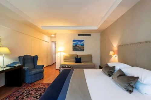 Best Western Plus Embassy Hotel Photos