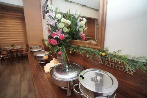 1775 Adriatico Suites Makanan Photos