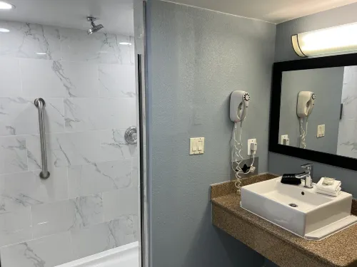Red Roof Inn & Suites Mt Holly - McGuire AFB Rooms Photos