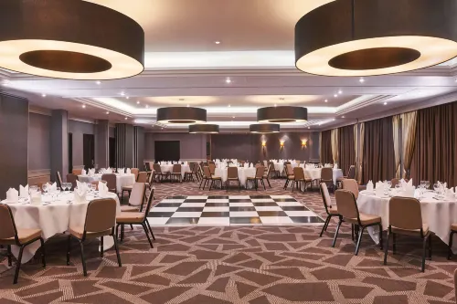 DoubleTree by Hilton London Ealing Dining Photos