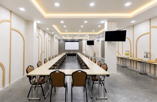 Nappiness Hotel Business Facilities Photos