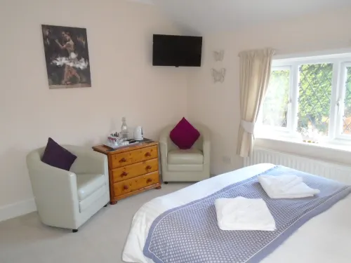 Trumbles Gatwick B&B Photos