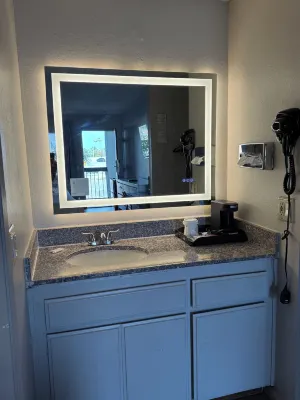 Days Inn by Wyndham Ontario Airport Camere Photos