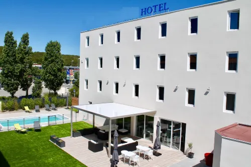 Brit Hotel Martigues Nord Loisirs et amusements Photos