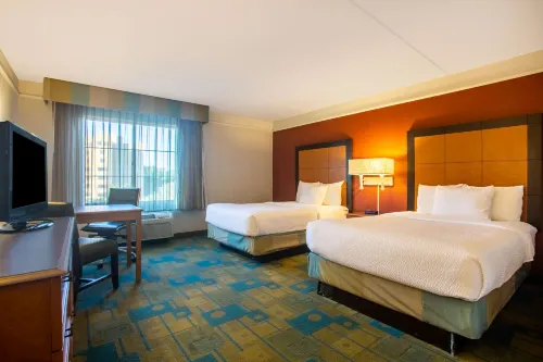 La Quinta Inn & Suites by Wyndham Charlotte Airport South Photos