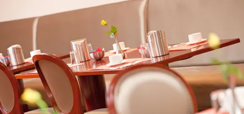 Drake Longchamp Dining Photos
