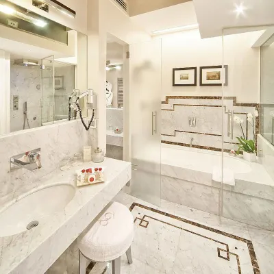 Trevi Palace Luxury Inn Zimmer Photos