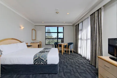 Parkside Hotel & Apartments Photos