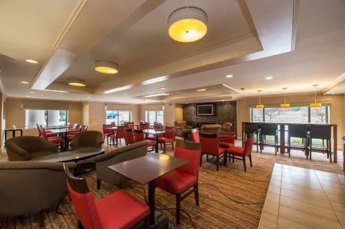 Holiday Inn Express & Suites Auburn Restauration Photos