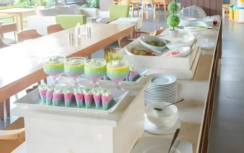 Balcony Hotel Sukabumi Dining Photos