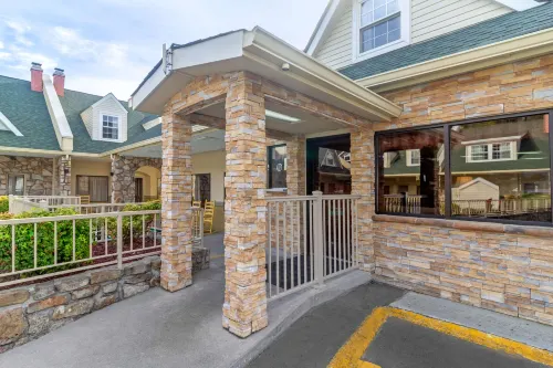 Econo Lodge Inn & Suites Gatlinburg at the Convention Center Exterior Photos
