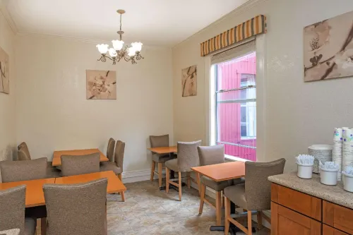 Super 8 by Wyndham San Francisco/Union Square Area Restauration Photos