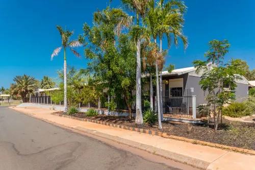 Econo Lodge Karratha Exterior Photos