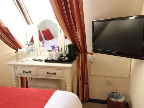 Pilgrims Hotel Rooms Photos
