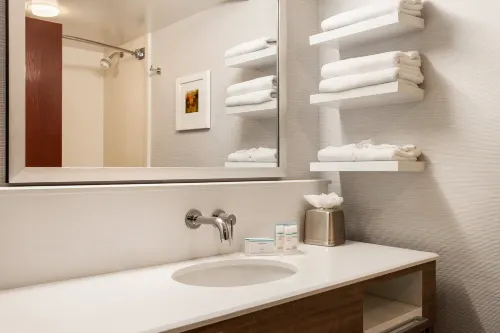 Hampton Inn & Suites Denver-Cherry Creek Rooms Photos