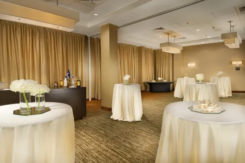 DoubleTree by Hilton Dulles Airport - Sterling Dining Photos