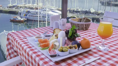 Alesta Yacht Hotel Dining Photos