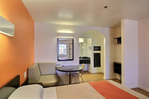 Motel 6 Edinburg, TX Rooms Photos