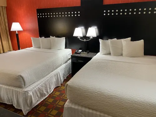 Ramada by Wyndham Rochelle Park Near Paramus Photos