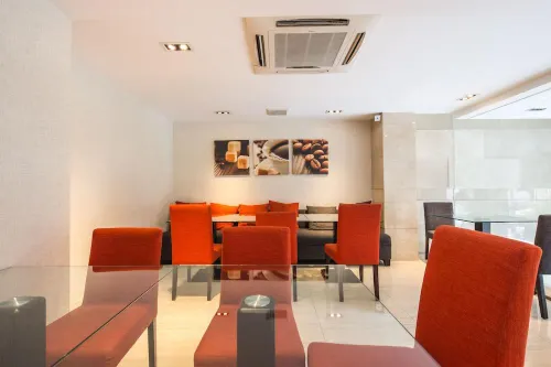 The Luxe Hotel Restauration Photos