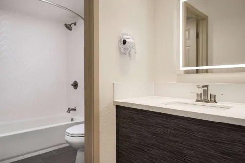 Ramada by Wyndham Anaheim Convention Center Photos