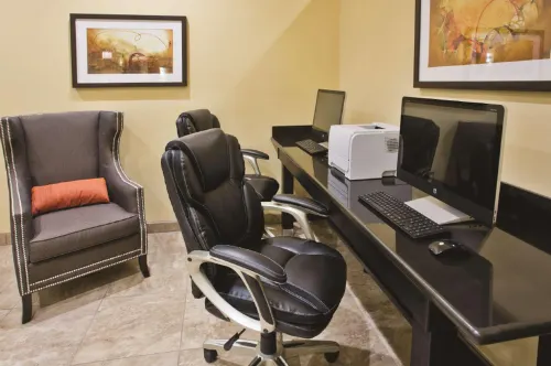 La Quinta Inn & Suites by Wyndham Tucson - Reid Park Photos