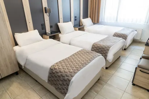 Galley Hotel Kamar Photos