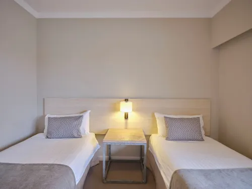 The Marina Hotel - Mindarie Zimmer Photos