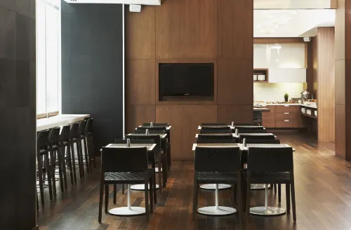 Le Germain Hotel Maple Leaf Square Business Facilities Photos