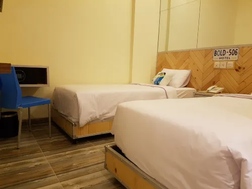 Bold Hotel Jakarta Zimmer Photos